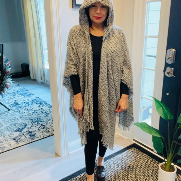 Hooded Shawl NWT - Picture 2 of 6